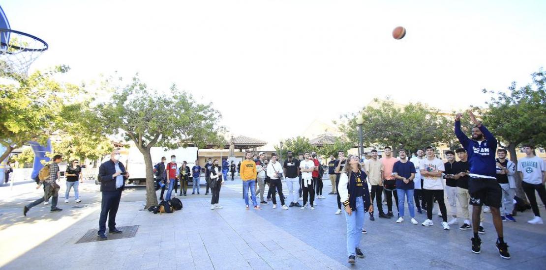 James Webb III Gisela Pulido