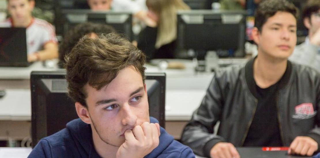 Instante de los asistentes al programa de aceleración de empleo universitario &#039;The Booster Plan&#039;.