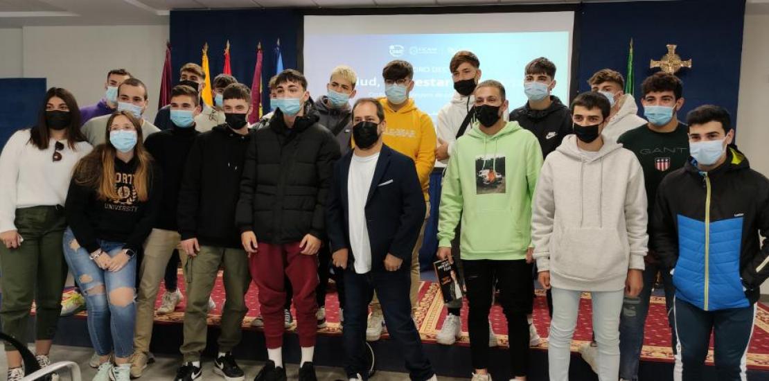 &#039;El Langui&#039; con asistentes a la clausura del Foro Decyde en UCAM Cartagena