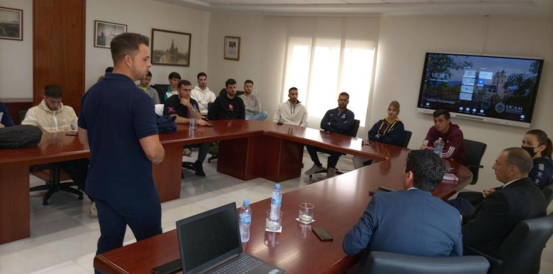 Foto de archivo de alumnos de Ciencias de la Actividad Física y del Deporte en un evento anterior del ITM organizado en UCAM Cartagena