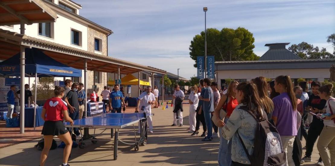 Jugadoras del UCAM Cartagena Tenis de Mesa, laureado internacionalmente, volverán a jugar con los alumnos 