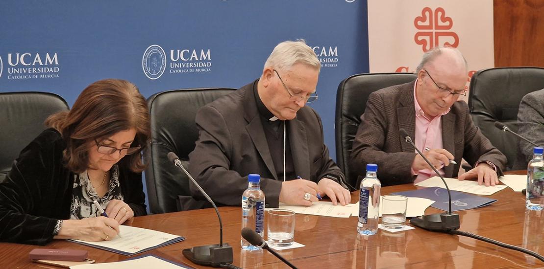 La UCAM y Cáritas firman un convenio referente en el panorama universitario español