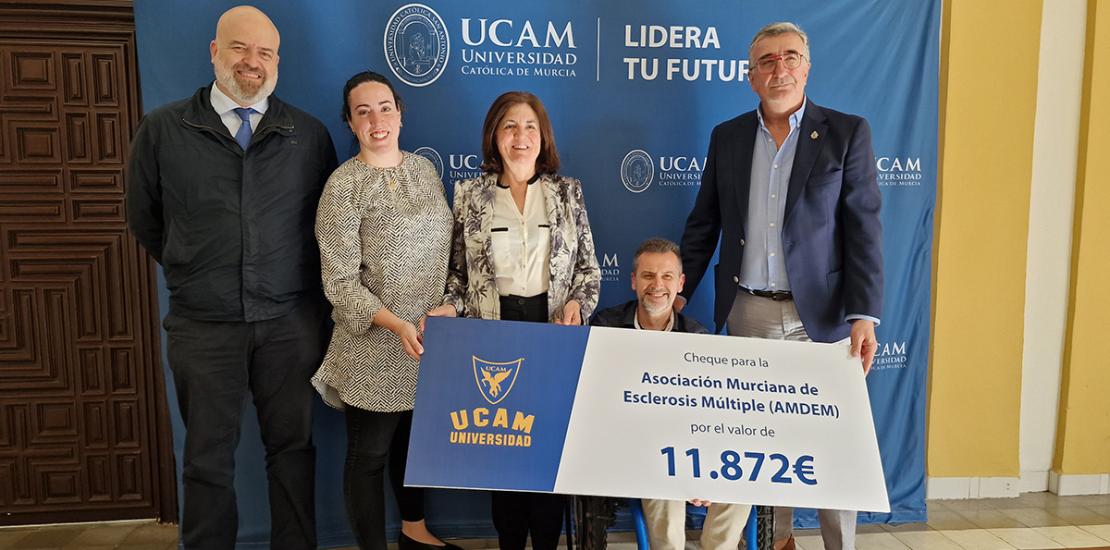 La UCAM entrega los cerca de 12.000€ que recaudó de la carrera contra la esclerosis múltiple
