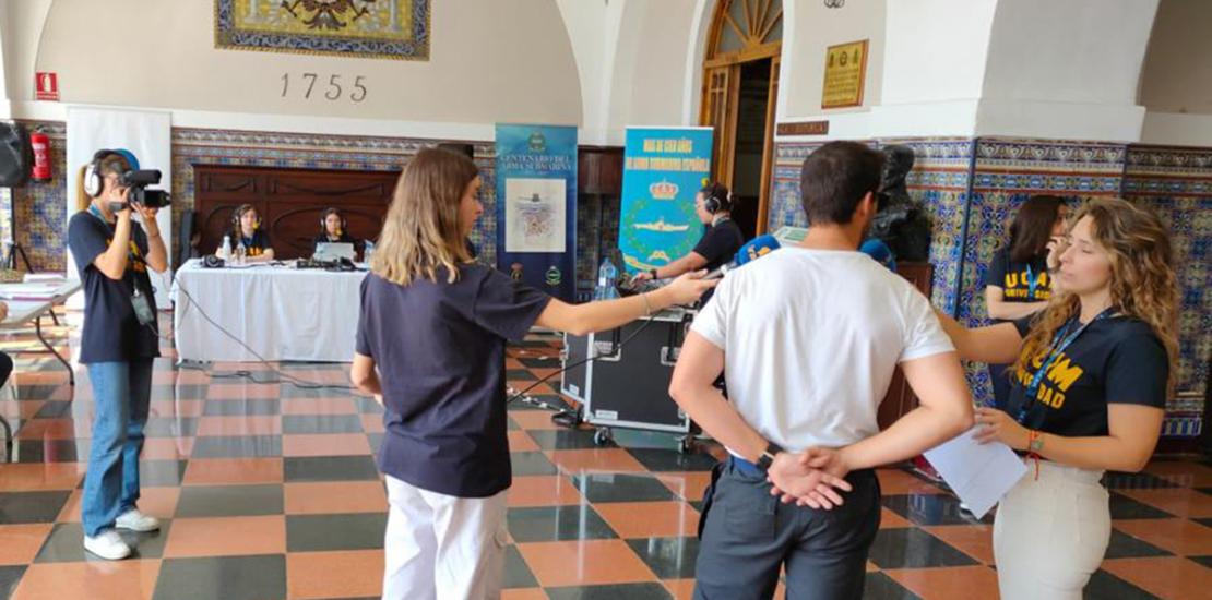 Los alumnos de comunicación de la  UCAM colaboran en un simulacro de emergencia con la Armada Española