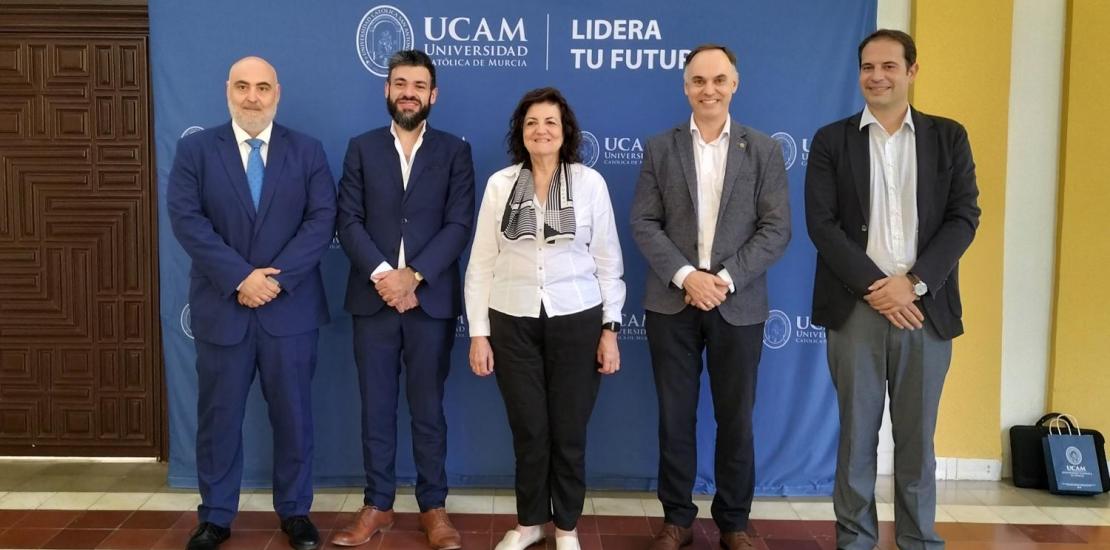Maria Dolores García, presidenta de la UCAM, junto a Carlos Cabellero, director Aceleradora UCAM HiTech y los representantes de Orbyn y NG Capital