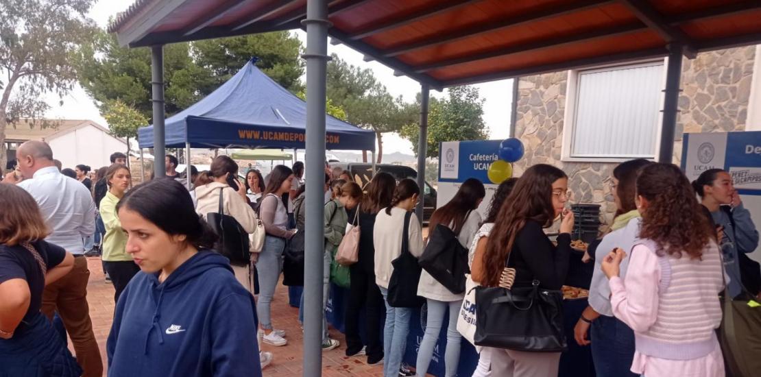 Alumnos asisten la Bienvenida Universitaria 