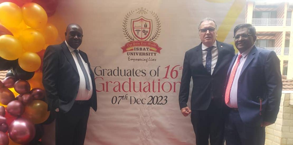 16 Graduación ISBAT University