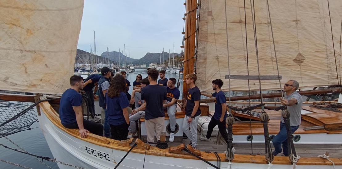 Alumnos de CAFD asisten a clase en el Else