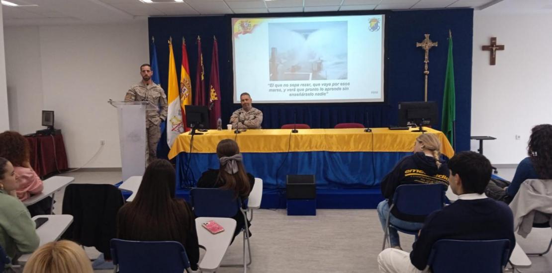 Charla sobre la Sanidad Militar