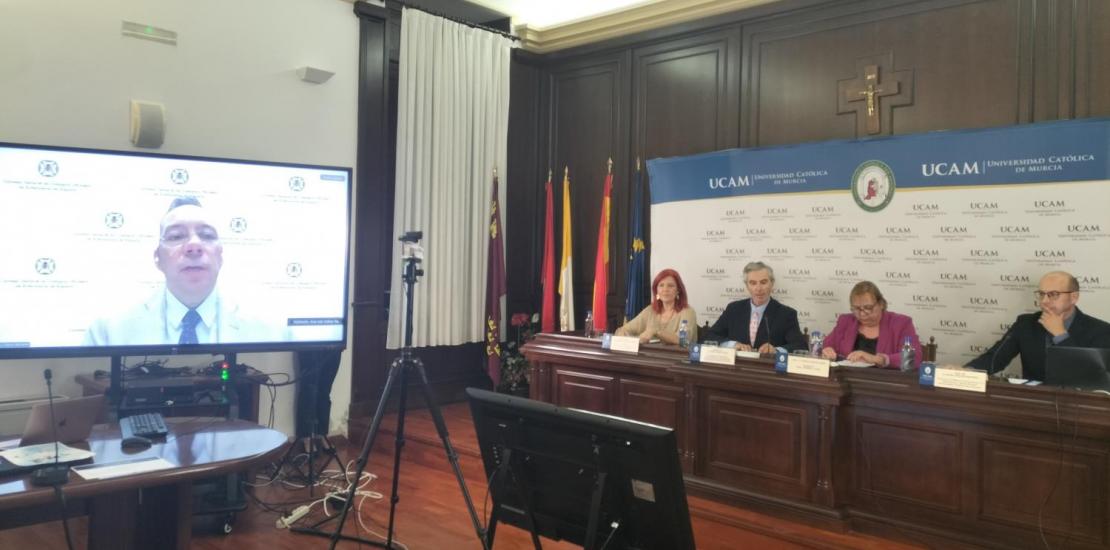 Instante de la inauguración del acto en la Sala Capitular del Campus de Murcia.