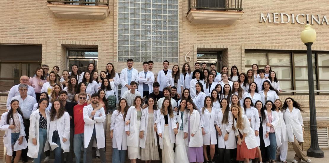 Estudiantes de la 7ª promoción del Grado en Medicina de la UCAM, en el Campus de Murcia.