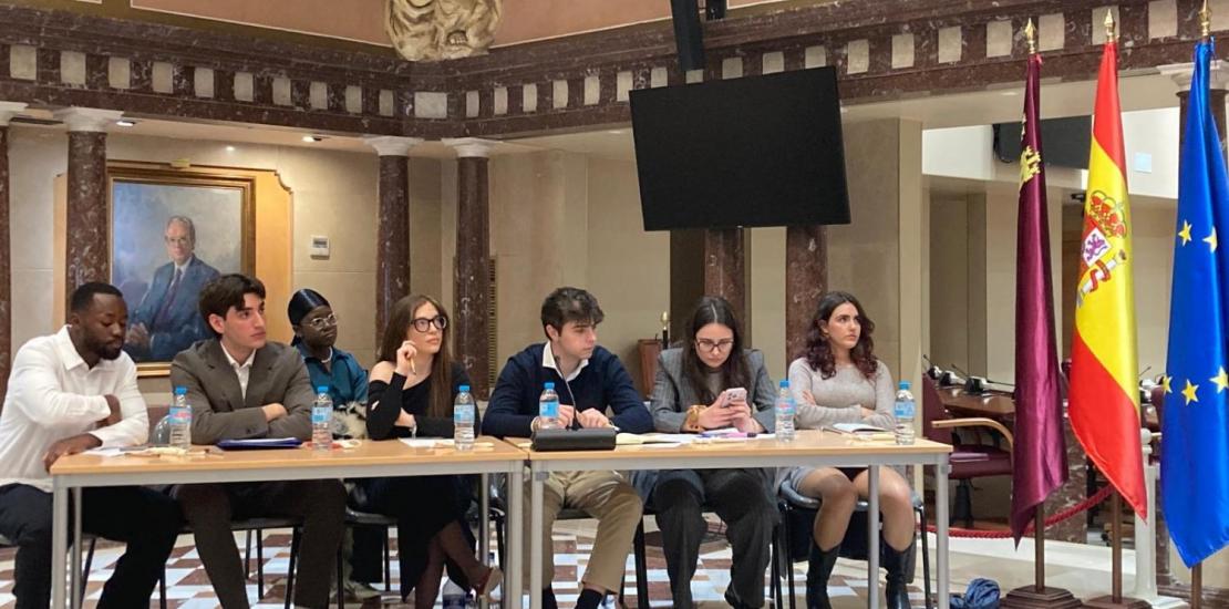 Debate, Asamblea, periodismo