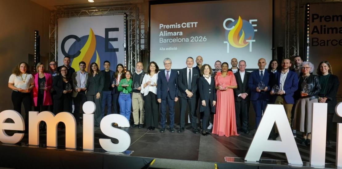 Foto de los premiados, entre ellos, Ginesa Martínez del Vas, directora de la Cátedra y vicedecana del Grado en Turismo y Dirección de Empresas Turísticas de la UCAM y Miguel Puig-Cabrera, profesor de la Universidad de Sevilla, ambos autores junto a otros profesionales