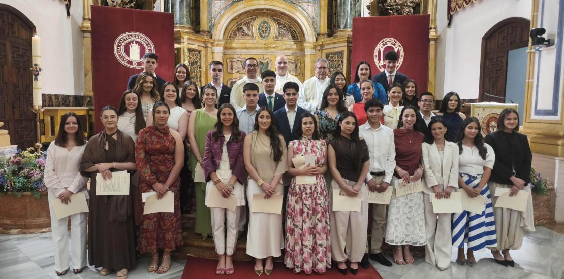 Integrantes de la comunidad universitaria que recibieron la Confirmación.