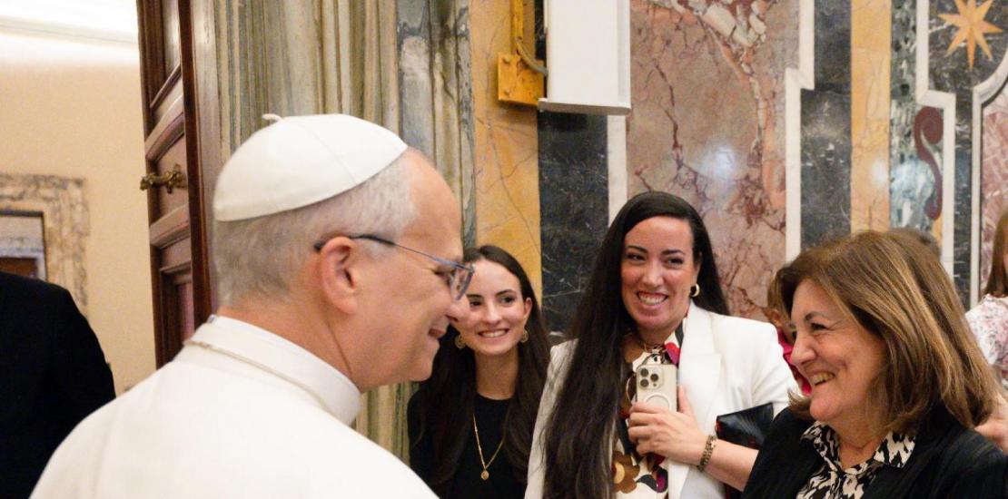 Mª Dolores García saluda al Papa León XIV