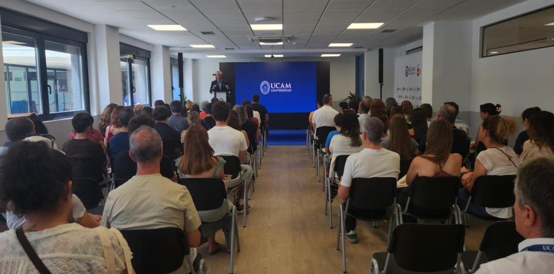 Aula con asistentes a la Jornada