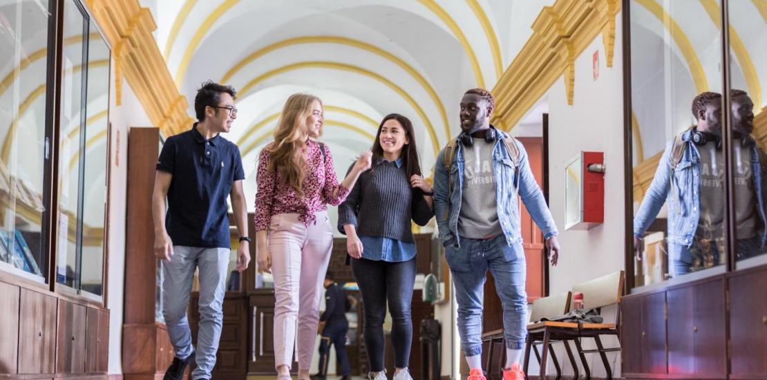Estudiantes internacionales en el Campus.