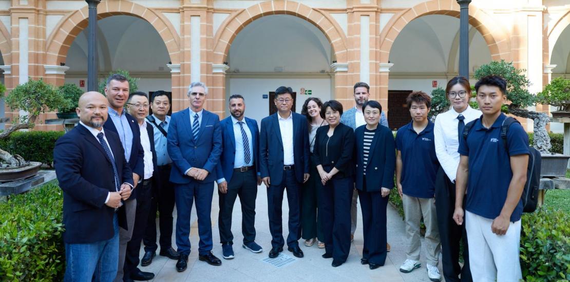 Foto de familia tras la reunión con la delegación china.