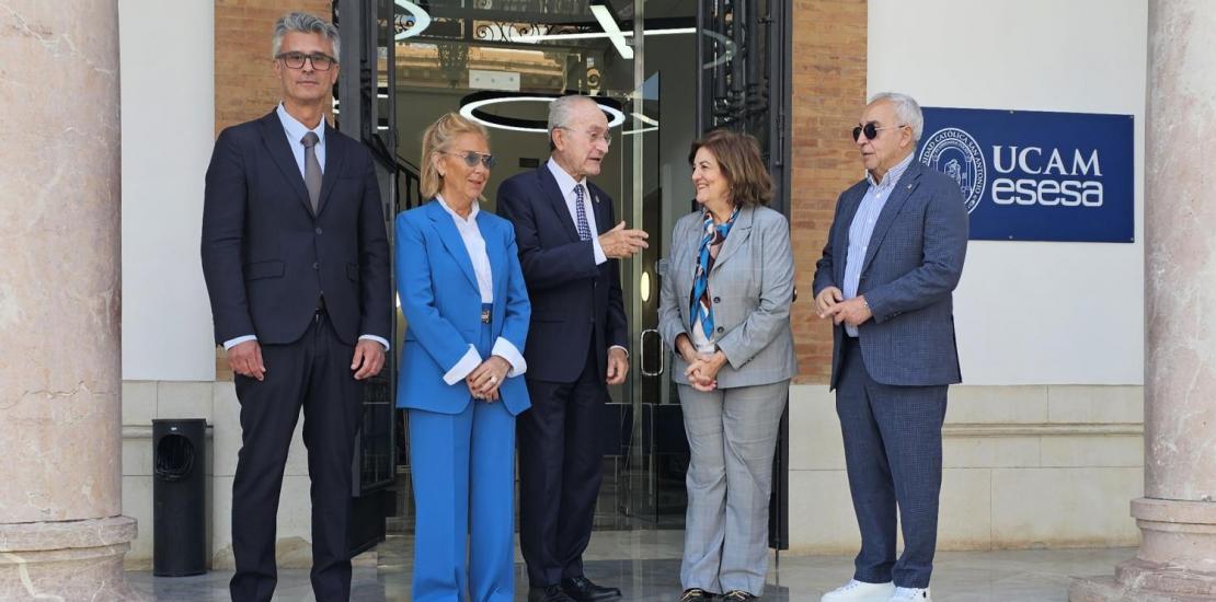 José Luís Córdoba, director general de UCAM ESESA; Josefina García, rectora de la UCAM; Francisco de la Torre, alcalde de Málaga; María Dolores García, presidenta de la Universidad, y Alejandro Blanco, presidente del COE.