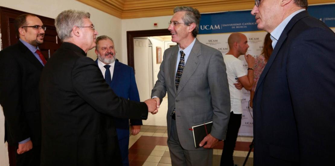 Los alumnos de ADE de la UCAM podrán obtener el título también por la Europea de Roma