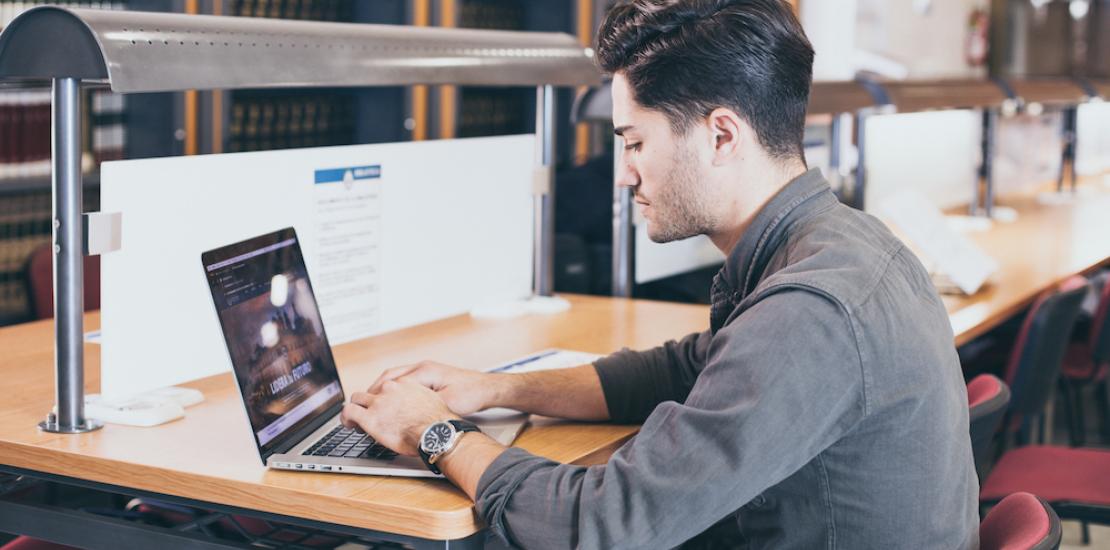 Acceso a libros digitales a través UCAM Biblioteca