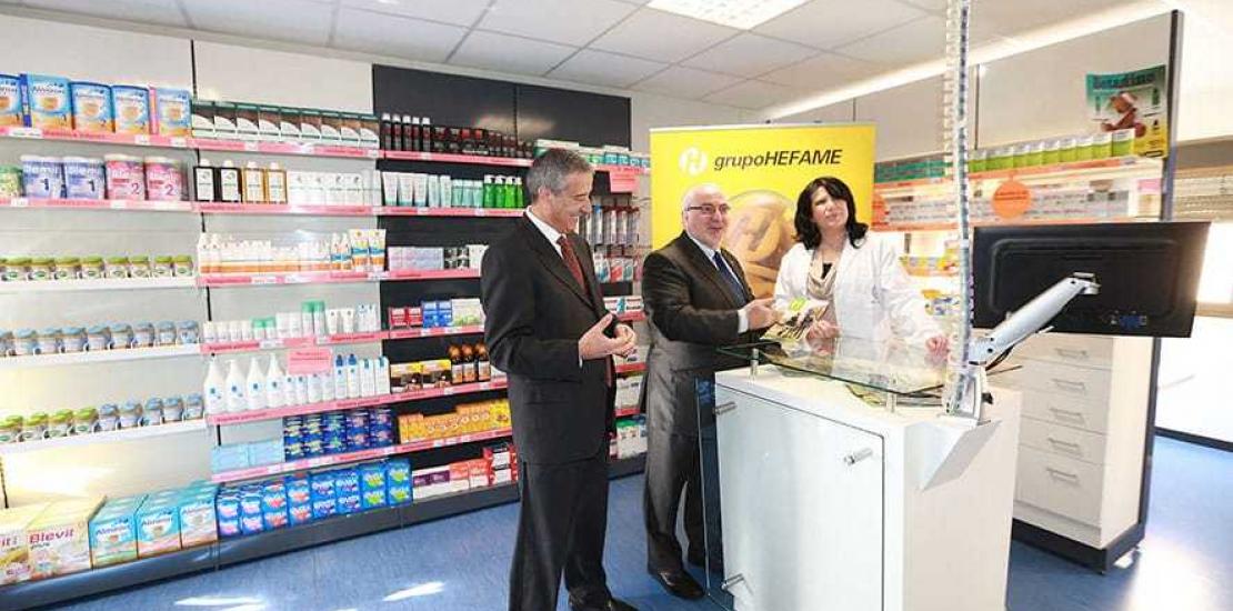 La UCAM y HEFAME inauguran un aula de farmacia única en la Región y referente en España