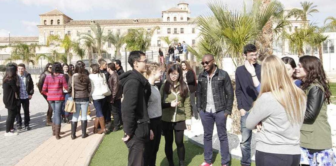 La UCAM da la bienvenida a un nuevo centenar de universitarios internacionales