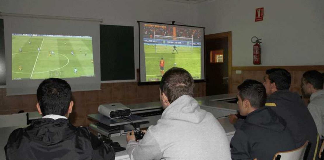 Cerca de 50 personas participan en el Campeonato XBox FIFA 2013 organizado por la UCAM