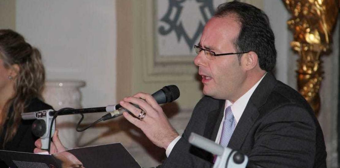 Curro Piñana deleita al público en el Concierto de Navidad de la UCAM