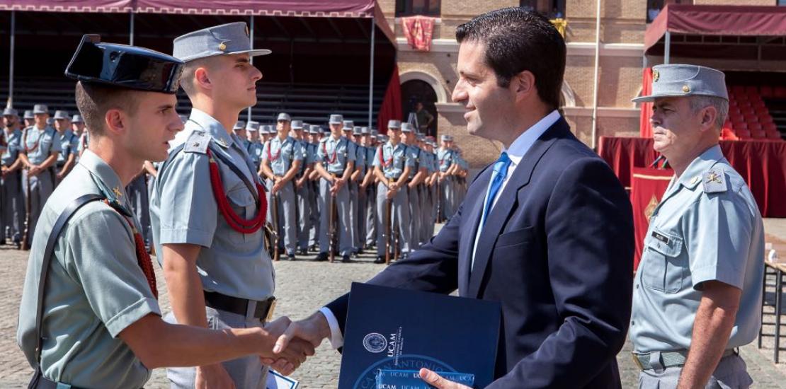 La UCAM beca de nuevo a los números uno de las Fuerzas Armadas 