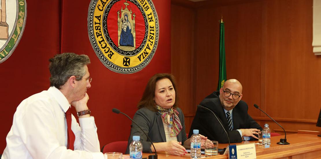 Miriam Álvarez: &quot;Queremos diplomáticos murcianos&quot;