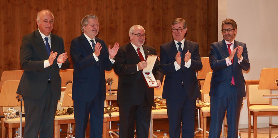 El ministro de Educación entrega la Orden Civil de Alfonso X el Sabio a José Luis Mendoza, presidente la UCAM