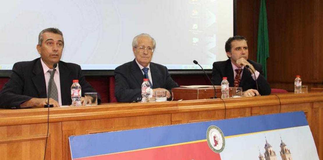 El abogado Ignacio Olmos abre el curso de ADE y Derecho con una conferencia