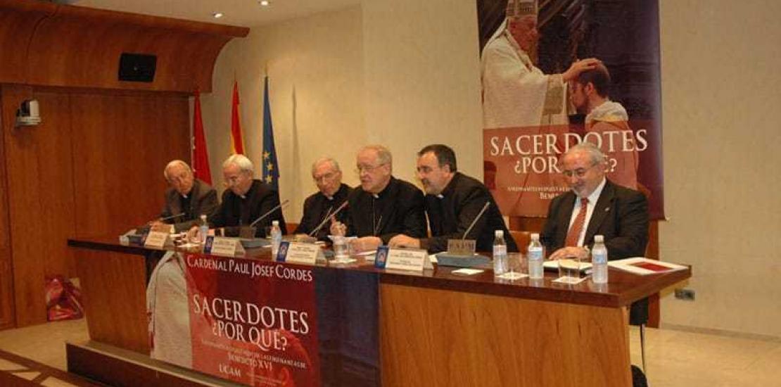 El cardenal Cordes presenta el libro ‘Sacerdotes ¿por qué?’
