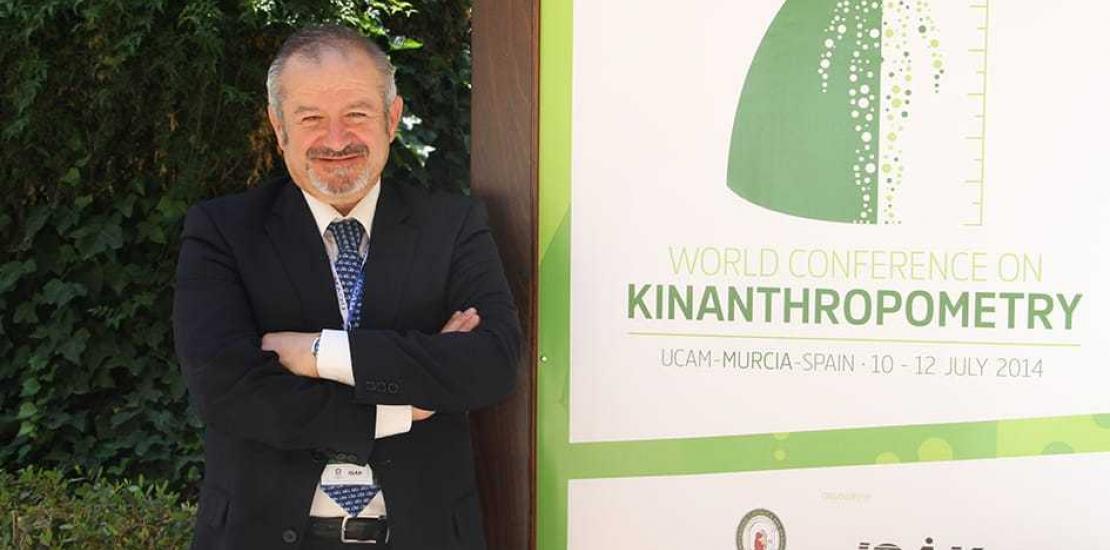 El doctor Esparza, único español en la ejecutiva de la ISAK