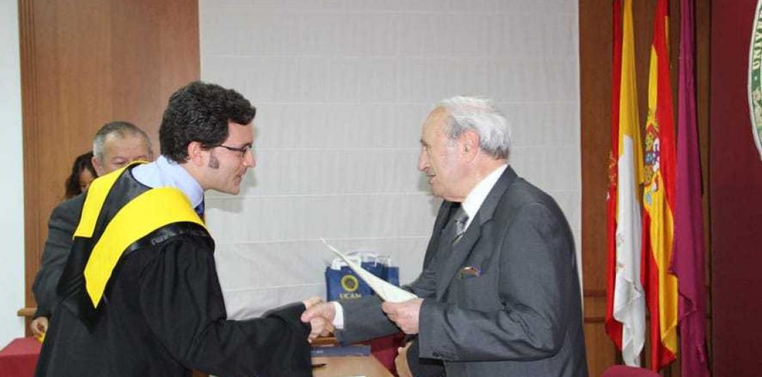 Entrega de diplomas a los alumnos de la VIII Promoción del Máster Oficial de Traumatología del Deporte de la UCAM