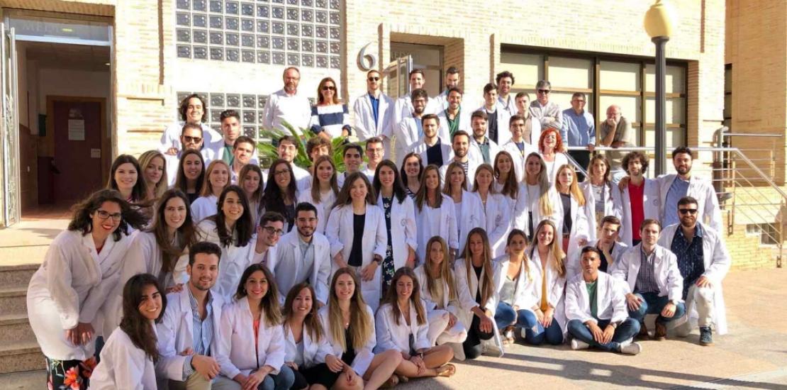 La primera promoción de médicos de la UCAM se ha incorporado esta semana a los hospitales para hacer el MIR