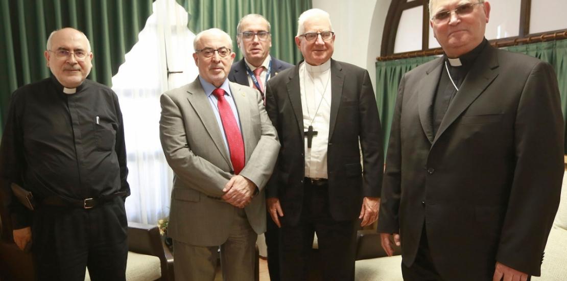 Visita la UCAM el arzobispo de Santiago de Cuba, país en el que la Universidad desarrolla labor social y formativa