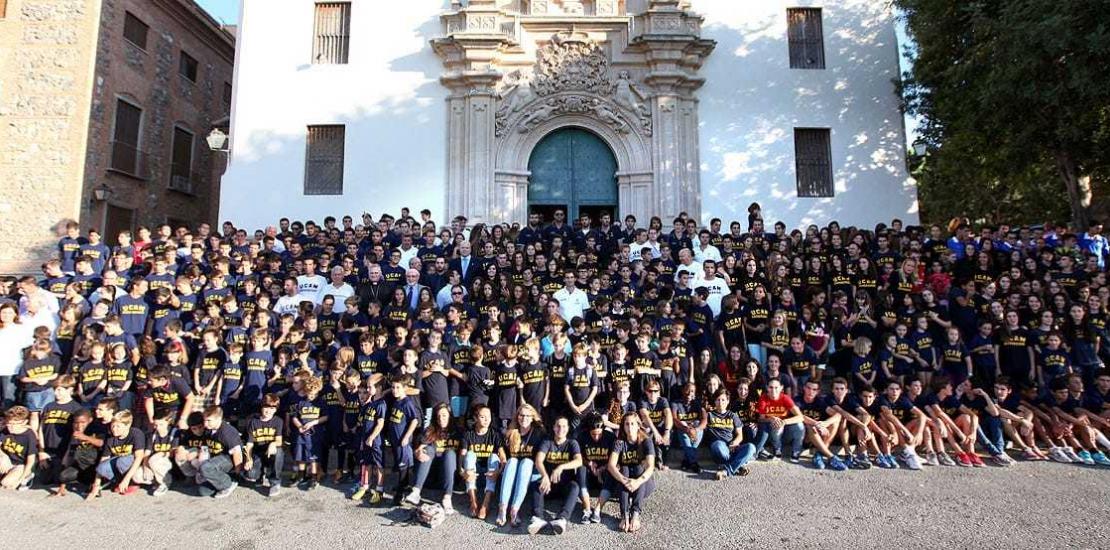 Los deportistas de la UCAM rinden visita a la Virgen de la Fuensanta