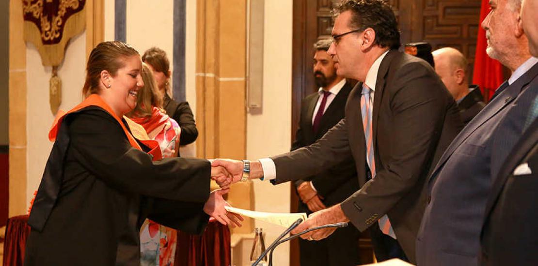  El Grado en ADE también en inglés