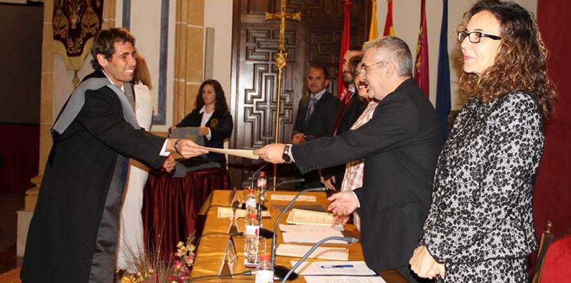 Primeros graduados en enfermería de urgencias, emergencias y cuidados especiales