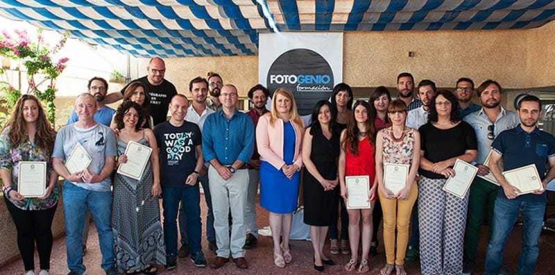 La II Promoción del postgrado en fotografía de la UCAM recibe sus diplomas 