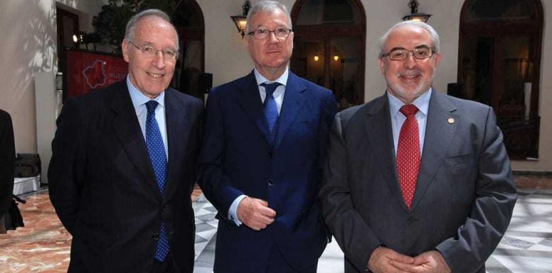 El presidente de la UCAM acompaña a Manuel Pizarro en el Foro Nueva Murcia