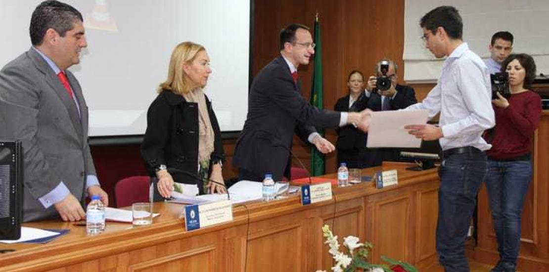 Medio centenar de antiguos alumnos de la UCAM realizan prácticas con las Becas Santander