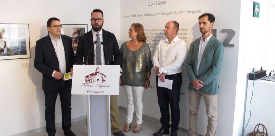 La UCAM inaugura en el MURAM la exposición de fotografía ‘Con Genio’