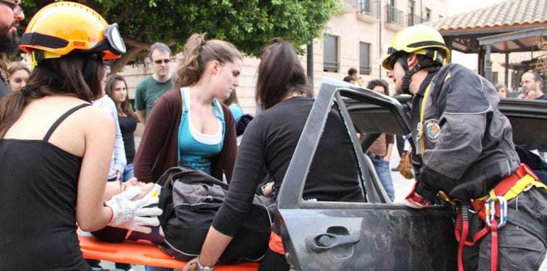 La UCAM enseña a sus estudiantes a actuar ante un accidente