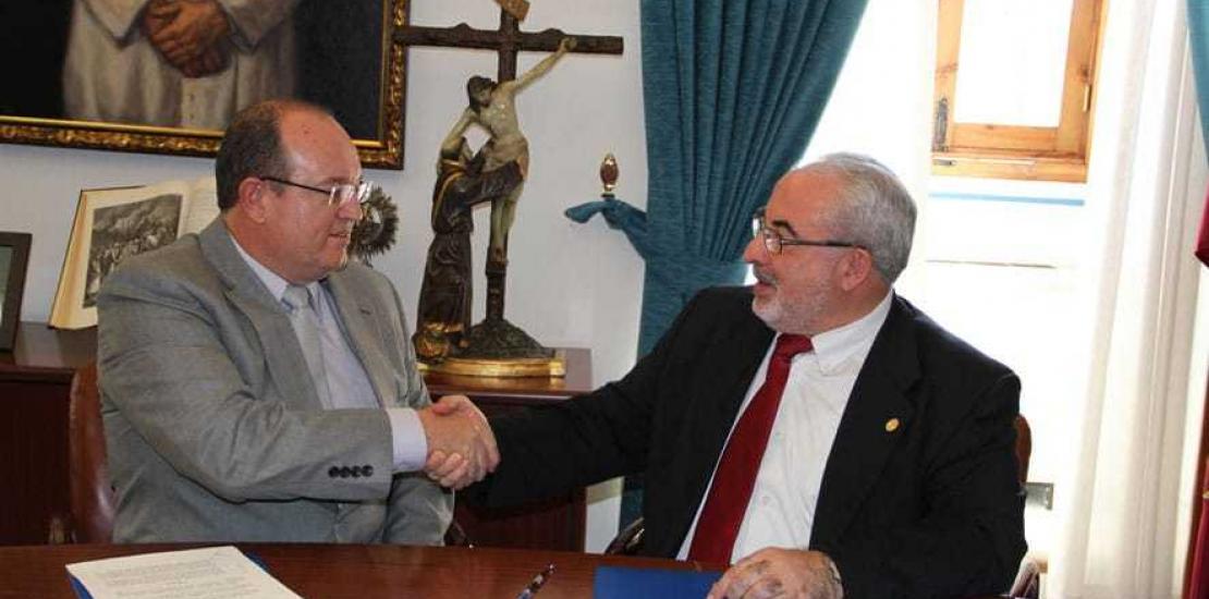 La UCAM firma un convenio de colaboración con ASPRAMUR