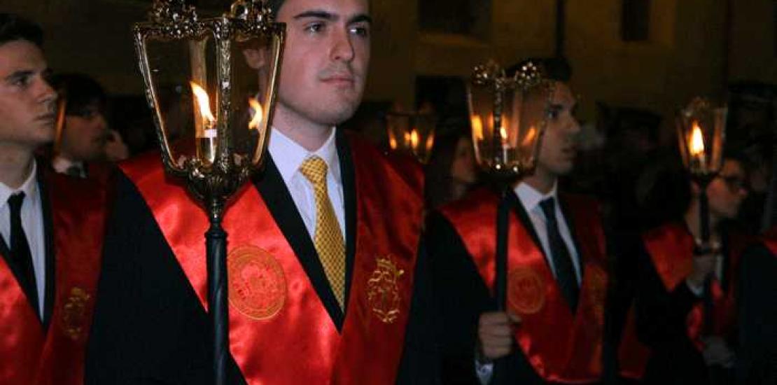 La UCAM procesionó con el Cristo de la Salud