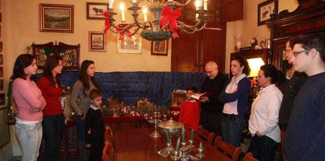 La UCAM visita a las familias de los alumnos en Navidad