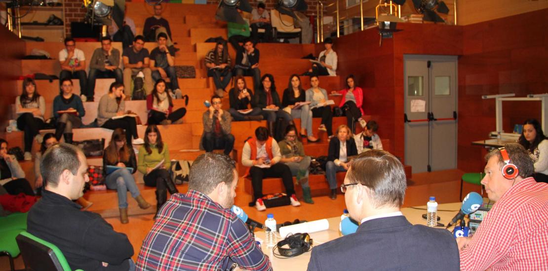 Los alumnos de Comunicación interactúan en el programa deportivo de COPE Murcia